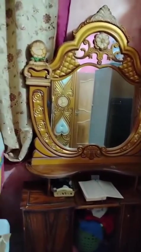 غرفة أخشاب للبيع 5 قطع بيع مستعجل
نظيفه جداً 450 وبيها مجال 
تواصل واتساب فقط ***********
