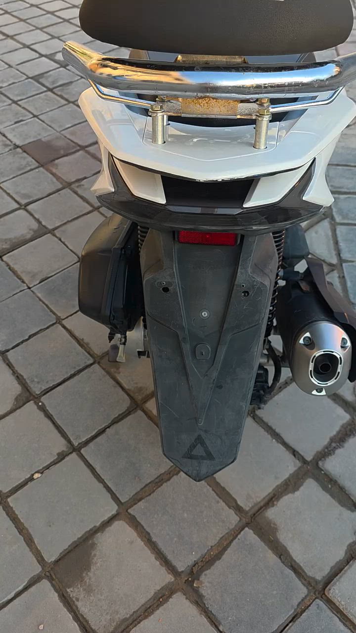 ‏السلام عليكم PCX جيل رابع 🇯🇵 ياباني
‏​⚙️ المحرك: 125CC
‏​🎨 اللون: ابيض صدفي مميز ❄️.  
‏ماشية 11الف 
‏مواصفات
‏ABS مانع انزلاق ✅
‏حساس ازدحام ✅
‏حساس استان ✅
‏الدراجة ورقة المزاد مالتهة وصور اليابان وتقريرهة  مالتهة موجود    
‏🛠️ الدراجة: مكفولة    
‏​​📍 الـمـكـان: بـغـداد :الشعب 
‏📱 لـلـتـواصـل والإسـتـفـسـار: (‪***********‬) 
‏

