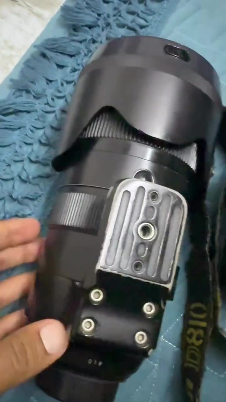 كامرة نيكون D810 وعدسة نيكون 70-200 f2.8 اصدار ثالث بسعر 1800 للتواصل ***********

