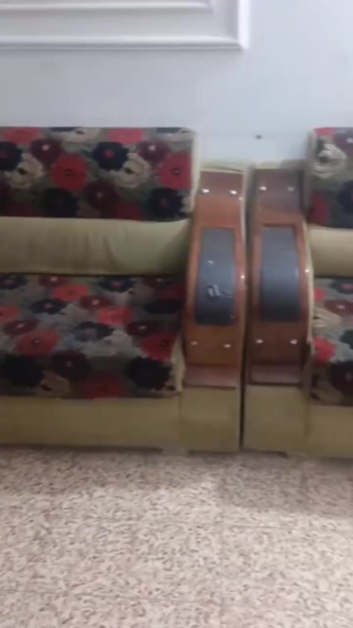 سلام عليكم قنفات للبيع ثقيل السعر 300 بيه مجال ***********
