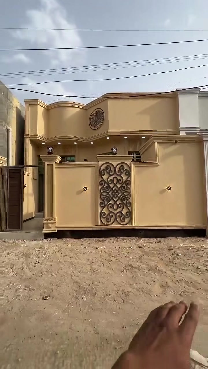 بيتين البيع طابو زراعي عراقي اصولي المساحه البيت الواحد 120 متر يحتوي البيت الواحد على قرف عدد 2 وستقبال وصاله ومطبخ وصحيات العنوان البصره ابو لخصيب قرب سنتر مازن يبعد عن الشارع السياحي 500 متر السعر البيت الواحد77 مليون وبي مجال الستفسار نتصل على الرقم *********** بي واتساب
