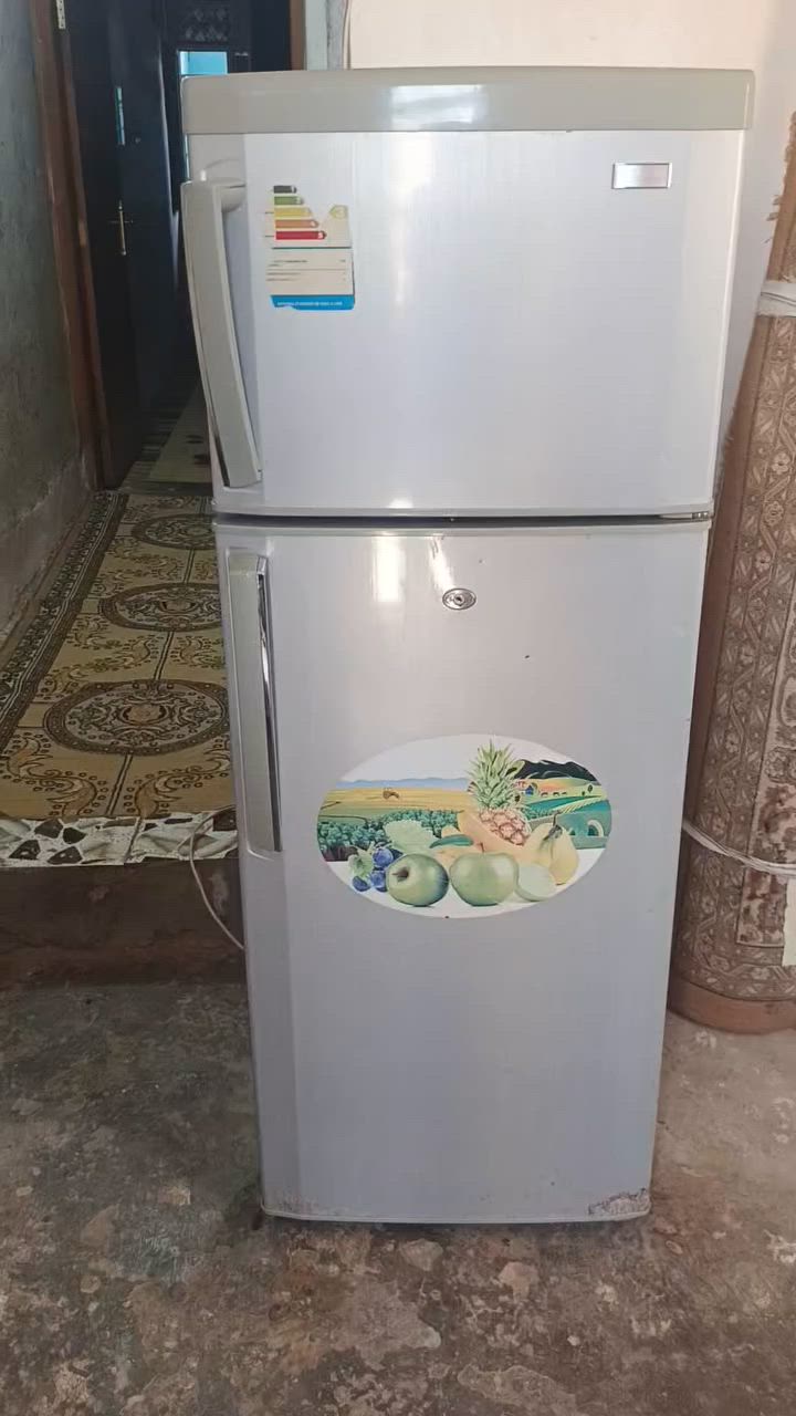ثلاجه للبيع نضيفه شغاله ***********/***********
