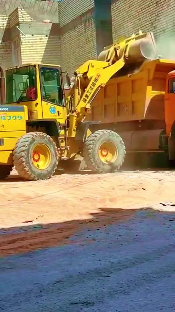 سلام عليكم شفل كوماتسو حجم 100
6سالندر للبيع مكان بغداد الدورة والشراي بي خير ودلل ***********
