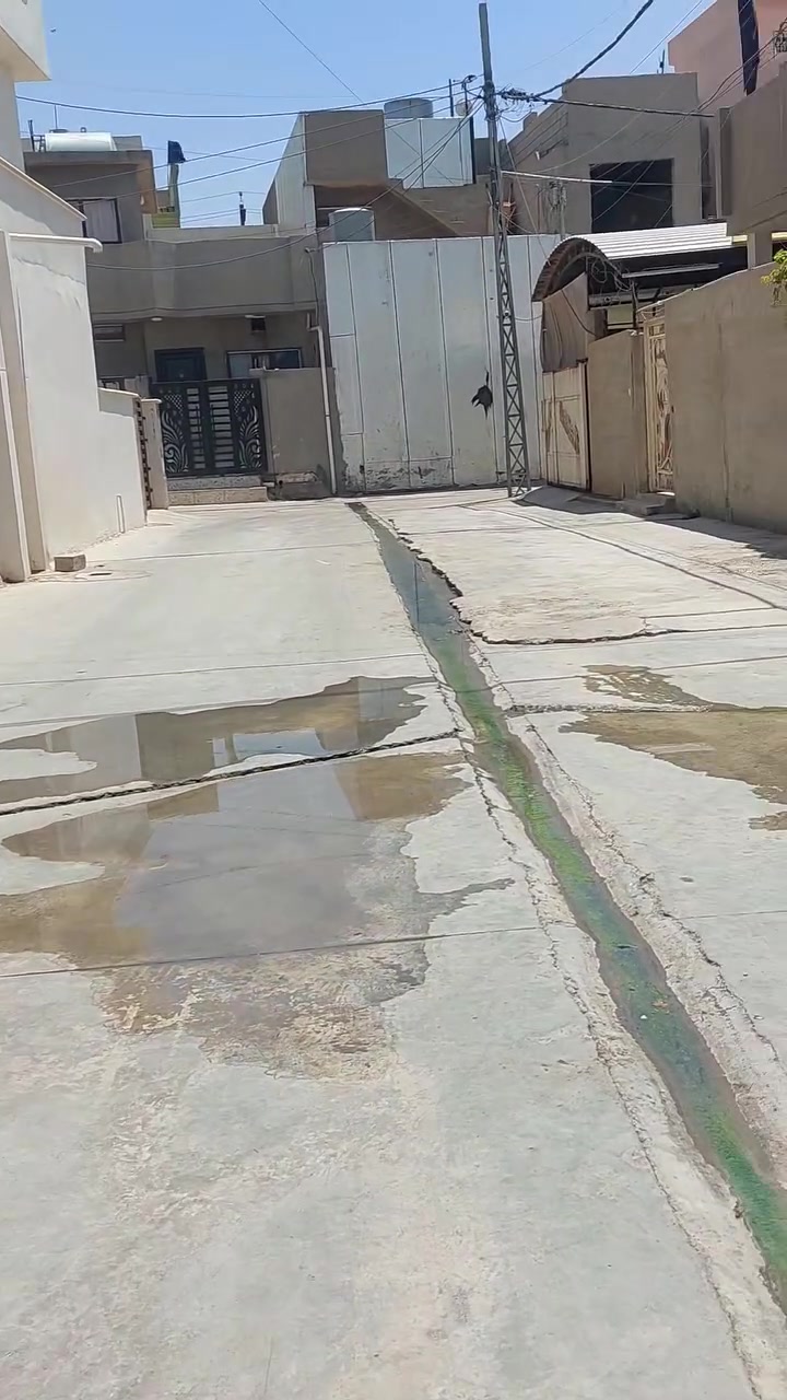دار زراعي للبيع المساحه ١٥٠  واجة ٧. ونزال ٢٢  متر  يتكون من غرفتين نوم صالة ومطبخ  مع اضافة صالة كبيره سقف سندويش استقبال ومطبخ مشترك  مع درج خارجي وغرفة بالطابق الثاني  العنوان تسعين القديمه خلف حسينية قمر بني هاشم او من شارع اسواق المنصور  السعر ٥٥  للإستفسار الاتصال على الرقم ***********  واتساب
