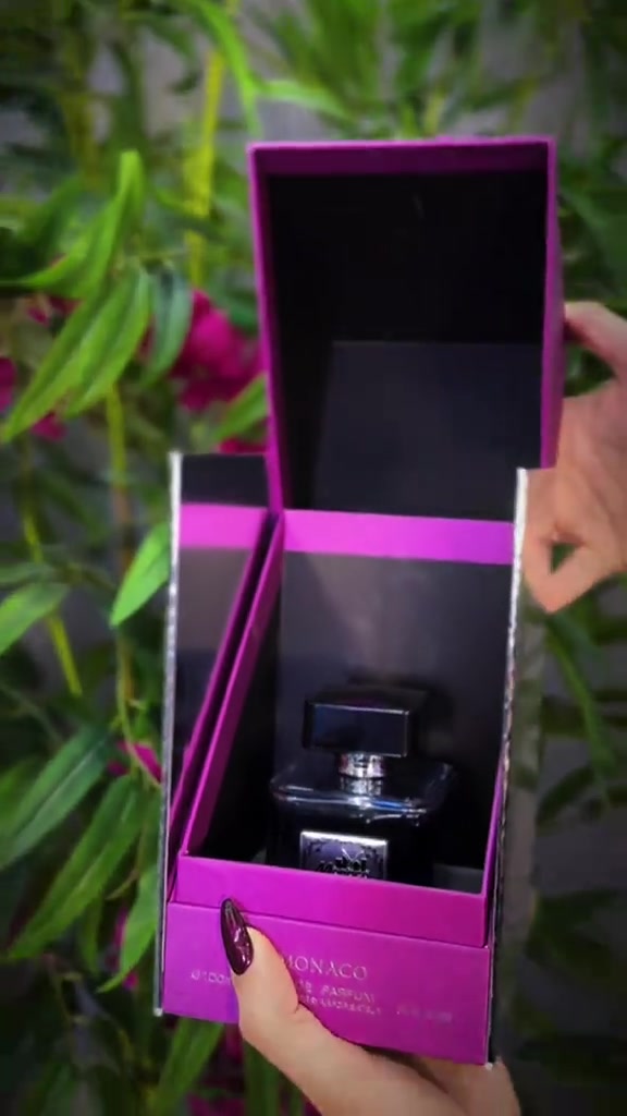 عطر Monaco NIGHTS (العلبة البنفسجية) 💜🌙 سحر السهرات والأمسيات الفاخرة.." عيشي تجربة السهر بأرقى معانيها مع Monaco NIGHTS. عطر يُلخص طابع الليالي المليئة بالجاذبية والأناقة، بتوليفة مركزة تُثبت حضورك وتترك أثراً جذاباً يبصم في الذاكرة.  الطابع: دافئ، جذّاب، وقوي.  الحجم: 100 مل | تركيز: Eau De Parfum.  المناسبة: السهرات، الأمسيات، والأوقات المسائية المميّزة. 💥للحجز والاستفسار 💬 ارسل رسالة  او 📞المراسلة على الواتساب *********** 📍العنوان بغداد الكريعات شارع المطاعم مجاور المستوصف الصحي القديم #ملابس   #tuesday #VirtualItems #Style #fashion 
