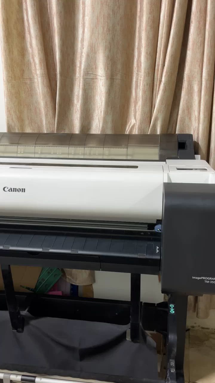 طابعة canon tm350 الشهيرة و الغنية عن التعريف
* طابعة احترافية كبيرة الحجم (Plotter) بعرض طباعة 36 إنج.

* دقة طباعة عالية تصل إلى 2400 × 1200 dpi.

* نظام أحبار أصلية 5 ألوان Pigment Ink (مقاومة للماء والعوامل الجوية).  

* مناسبة للمخططات الهندسية (CAD)، الخرائط، البوسترات والإعلانات.

* تدعم الطباعة من الرول والورق المفرد.

* شاشة تحكم ملونة قابلة للتعديل بقياس 4.3 إنج.  

* تدعم الشبكة Ethernet والاتصال عبر USB، مع دعم Wi-F.  

* سرعة طباعة عالية، حيث يمكن طباعة مخطط A1 خلال ثوانٍ معدودة.  

* مثالية للمكاتب الهندسية، المطابع، ومراكز الطباعة والإعلان.

الحالة: استخدام رول واحد للطباعة فقط اخت الجديدة

السعر: (1500) مليون وخمسمية بيه مجال بسيط 

الموقع: كربلاء ولا يوجد توصيل


**إذا كنت صاحب هذا الإعلان وتريد حذفه لأي سبب، رجاءا أرسل رسالة إلى الدعم الفني**