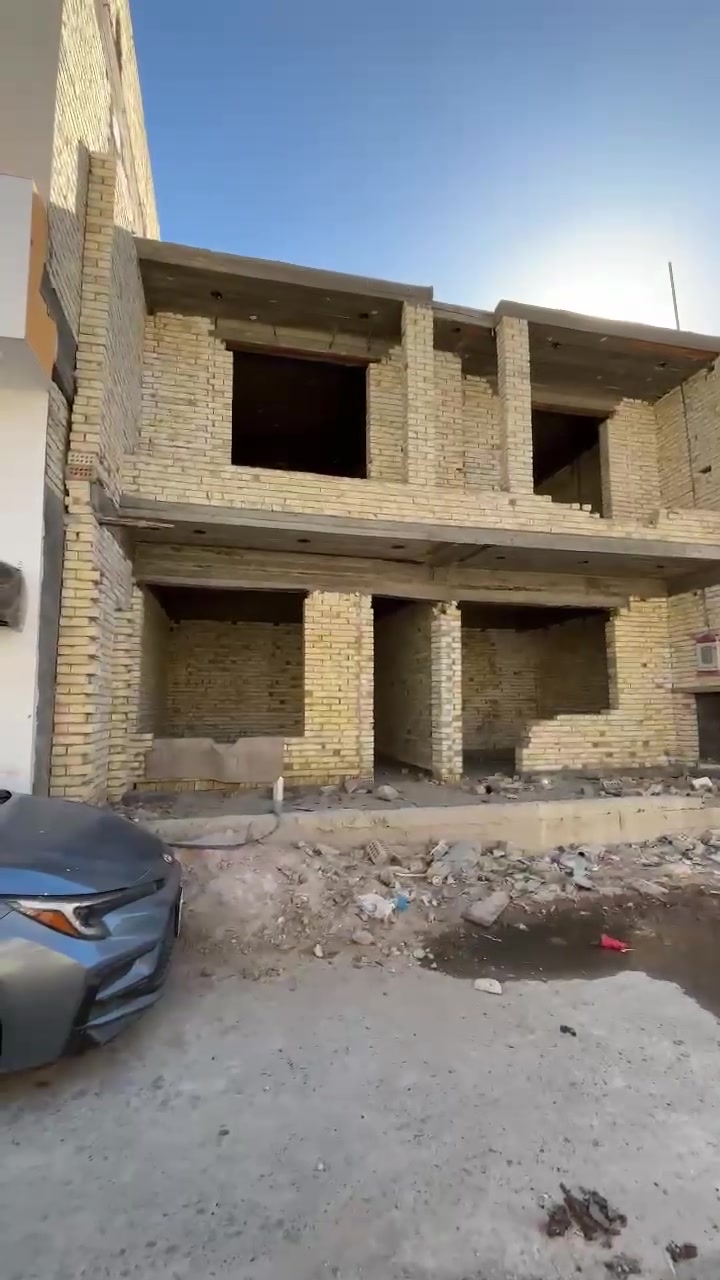 السلام عليكم 
الهيكل ١٥٠ متر واجهه ٩ ونص بناء ٦ غرف نوم واستقبال ومطبخ وصحيات عدد ٢ مناور عدد ٢ /الموقع بهاء المدن
***********مكتب النور
