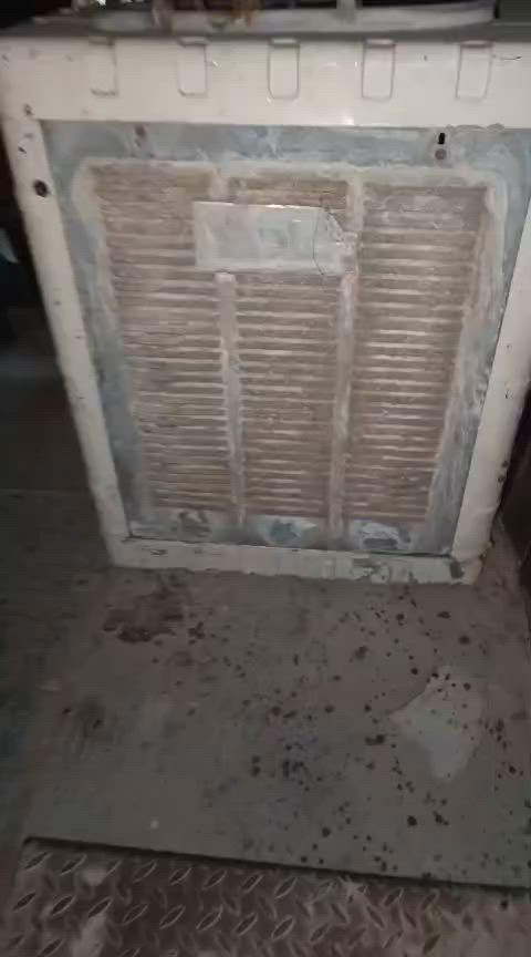 مبرده للبيع حجمها اثنين ونص

***********
