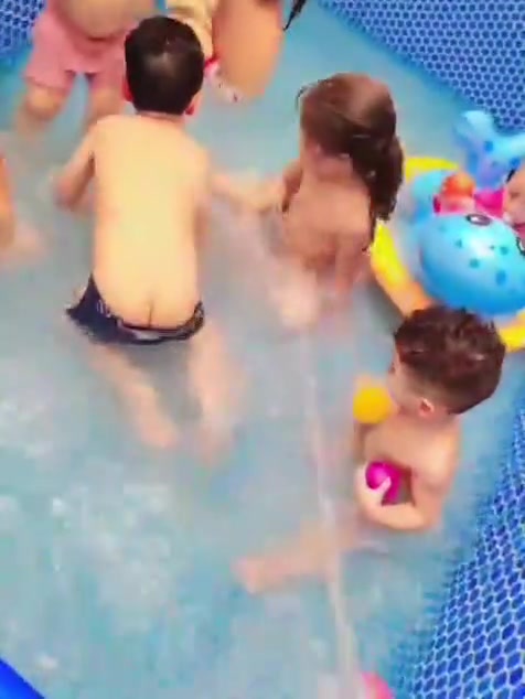 🌸 روضة لوسين الأهلية 🌸
🏊 درس السباحة 
يهدف إلى تنمية المهارات الحركية، وزيادة الثقة بالنفس، وتعليم الأطفال أساسيات السباحة في أجواء آمنة وممتعة، مع تعزيز اللياقة البدنية والتنسيق الحركي.
🥋 برنامج التايكوندو 
يساهم في تعزيز اللياقة البدنية، والانضباط، والثقة بالنفس، وتنمية روح التعاون والالتزام لدى الأطفال.
📚 ويستمر تقديم المنهاج التعليمي المتكامل، والذي يشمل: • اللغة العربية
• اللغة الإنجليزية
• اللغة الفرنسية
• اللغة الكردية
• اللغة التركية
• الرياضيات
• العلوم
• الحاسوب
• التربية الإسلامية
• مادة الأخلاق
🌷 في روضة لوسين الأهلية نحرص على توفير بيئة تعليمية متكاملة تجمع بين التعلم، والرياضة، والترفيه الهادف، وتنمية مهارات أطفالنا في بيئة آمنة ومحفزة.
📞 للاستفسار والتسجيل:
***********
