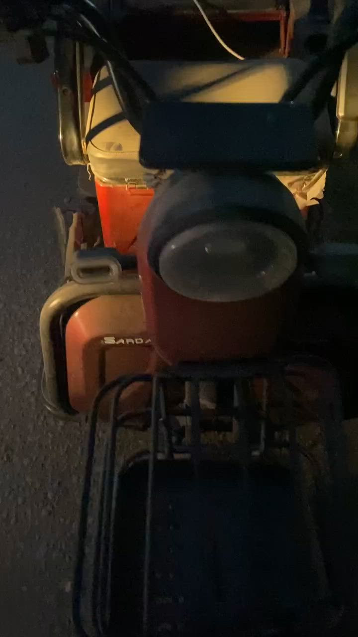سلام عليكم عندي هاي الدراجه الشحن جديده ما ماشيه هواي وهاي التراب العليه لان نتركت كم يوم بس هيه جديده وبطارياته بعدهن جدد مشكلته بس بريك مجلب 
السعر 550 الف وبيهة مجال 
الشراي يتصل 
***********
