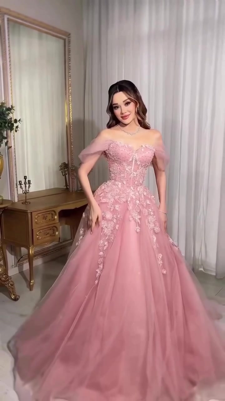 فستان العمر نصممه بحب ليليق بفرحتك الكبرى 🤍
💫✨قياس الفستان فري سايز 

تألقي مع اجدد تصاميم فساتين الزفاف والمدعوات 2026من السنتر التركي 💍

🤍متوفر للإيجار والبيع بجميع المحافظات

سنتر التركي 
الفرع الاول📌: شارع فلسطين ساحه بيروت مجاور مركز اريدو
الفرع الثاني 📌/المنصور شارع الرواد مجاور البيت التركي او فوق كوزمتك هدى يوسف 
للحجز والاستفسار التواصل خاص او على الرقم 
*********** 
#فساتين #ريلز_explor #اكسبلور #حنة_عروس
