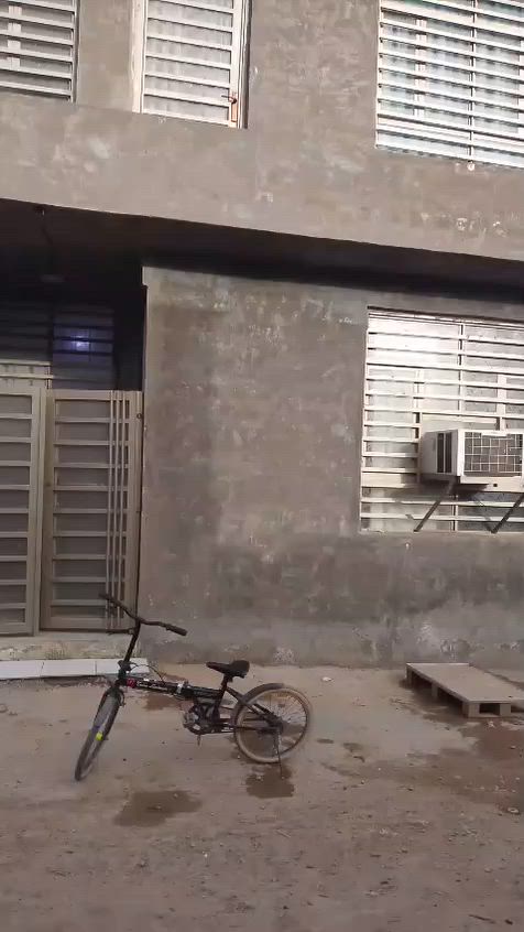للبيع شارع عباس قرب اسواق علي العامري المساحه 63م جبها 6,30 نزال 10طابقين بناء حديث عرض الشارع 8 خريطه مرتبه وبيت متعوب عليه تستلمه الواجها كامله
بي وقف 10 سند 25 
يرهم تبقي عليه والباقي اقصاد او مده المقدمه 80 وفوك 
السعر 97 بي مجال قليل
***********
