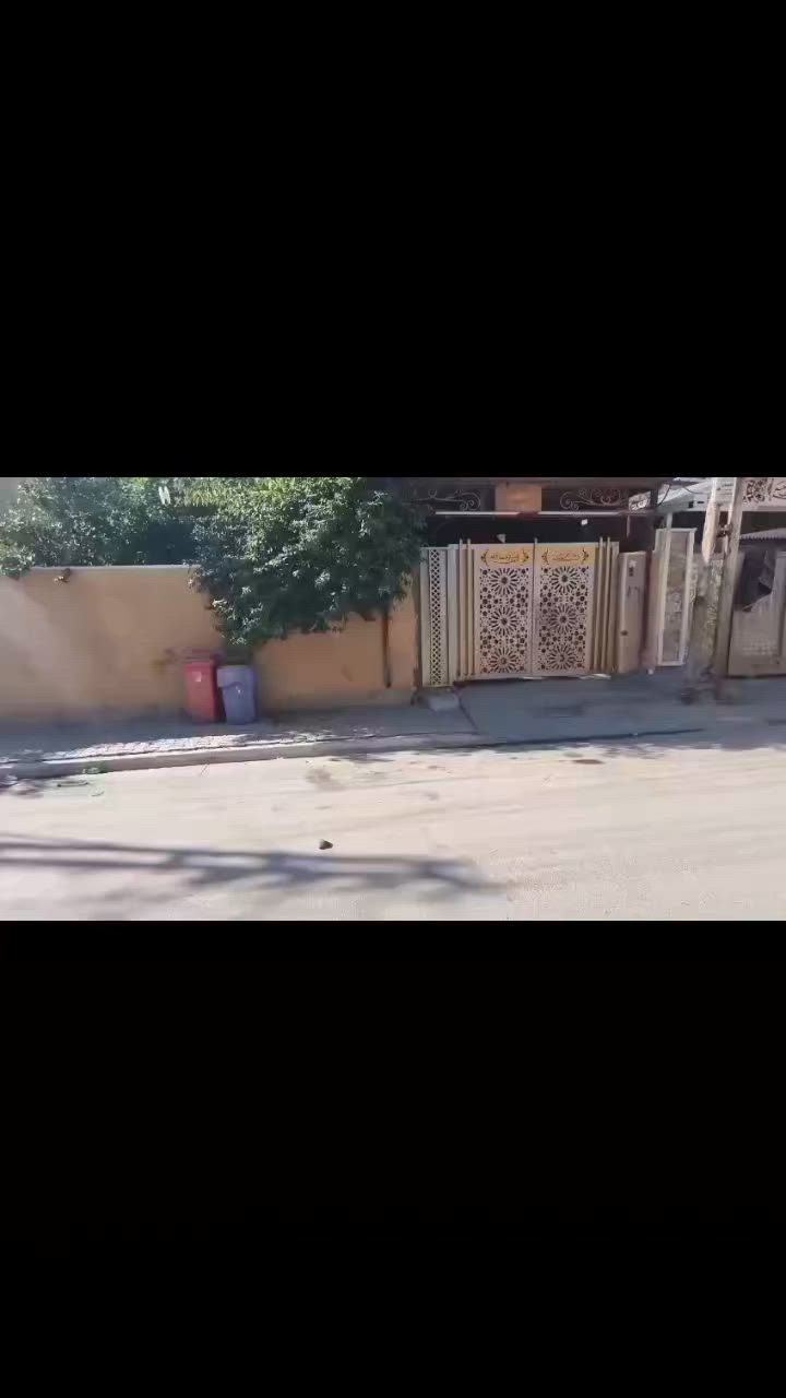 بيت مساحه 300?متر للبيع بل الحسينيه الضباط قرب مركز الزهور نضيفه جدن المنطقة خدمات كامله الاستفسار ***********
