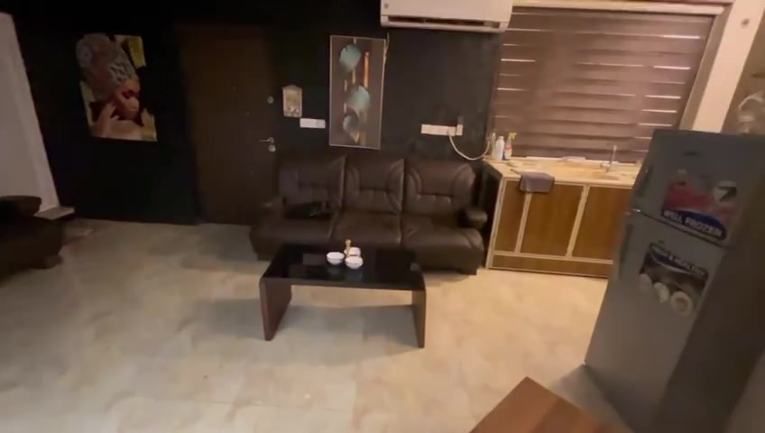 شقة للايجار مؤثث كامل غرفتين وصالة كرادة داخل ابو نؤاس 
للتواصل ***********
