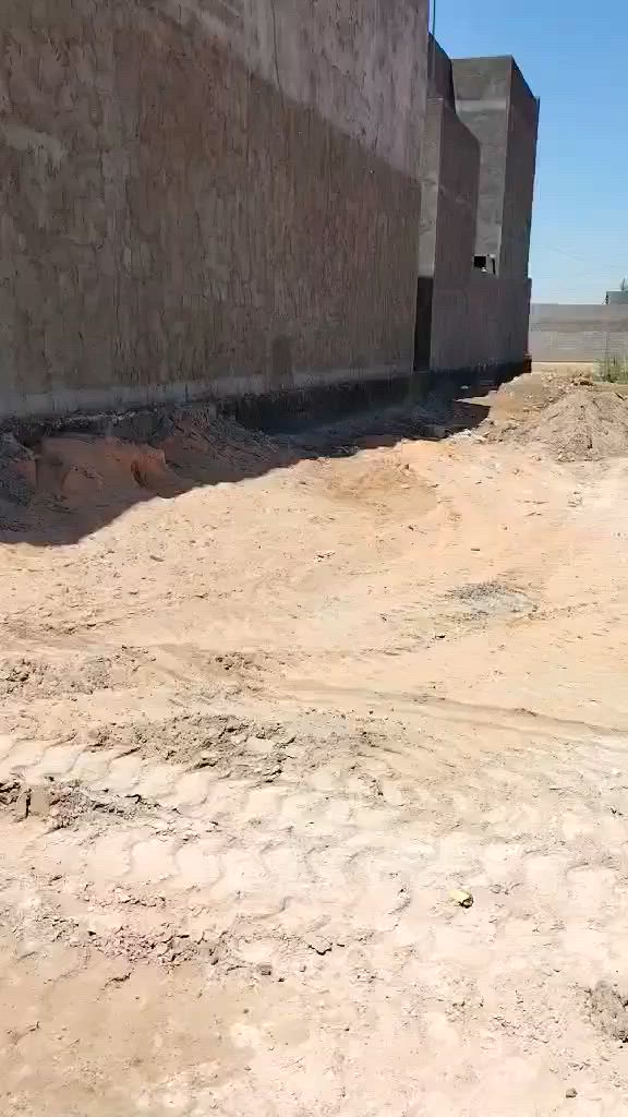 قطعة أرض للبيع بمساحة 250متر نزال 17وجه 15 موقعها الزراعه الثانيه خلف سكة الحديد جهة البو هزيم قبل وكعة العقار جان ب130المتر هسه عارضين المتر ب٩٠ القطعه مرتبه وخساره الميشتريها  رقم صاحب القطعه ***********
