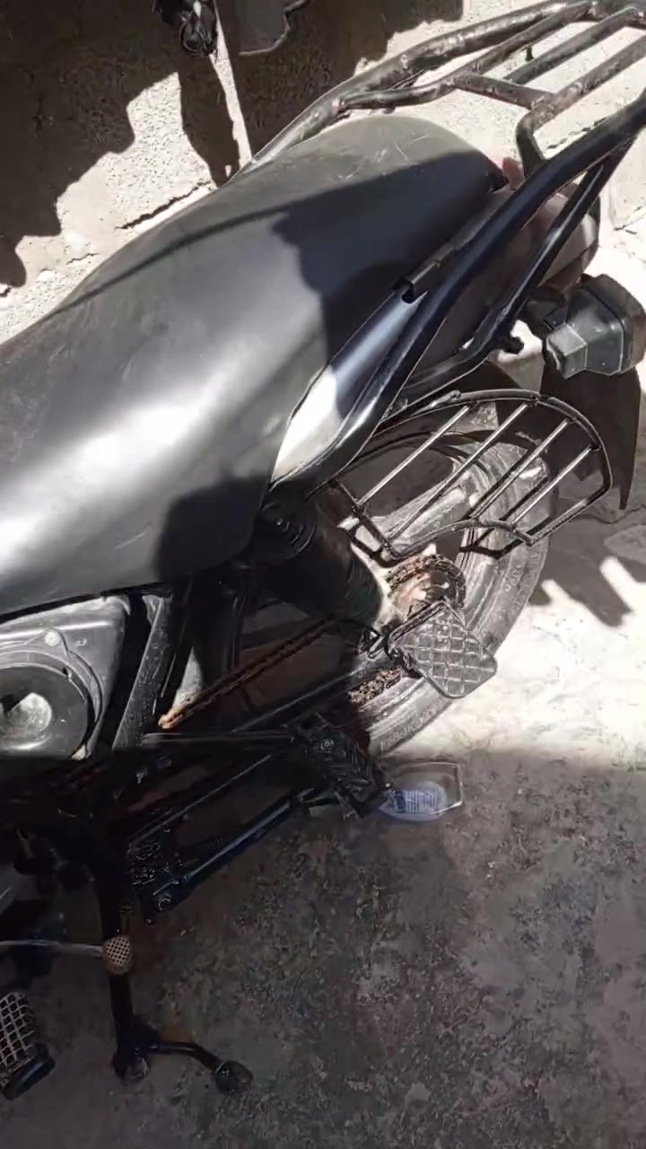 سلام عليكم دراجه للبيع ميكنه نضيفه لاتبخير ولاتنفيص دراجه حلوه نضيفه شلعه ومعدل سلف هندر كاملها عوزها بس بوربرينات مال تاير الخلفي عارضها ب180وبيها مجال مكاني بغداد مدينه الصدر الرشاد  ***********
