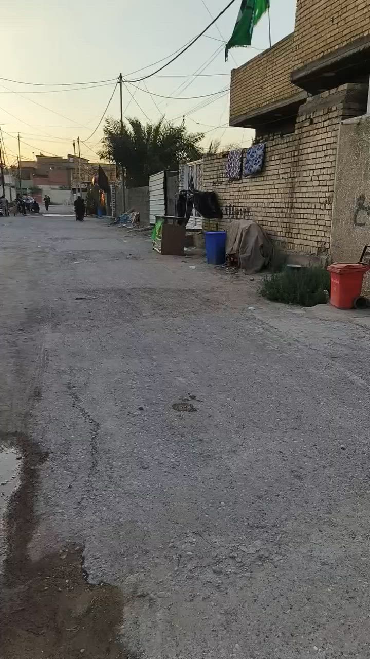 سلام عليكم بيت البيع مساحه 100متر حي طارق القديم قرب جامع شيخ حاجم رقم ***********
