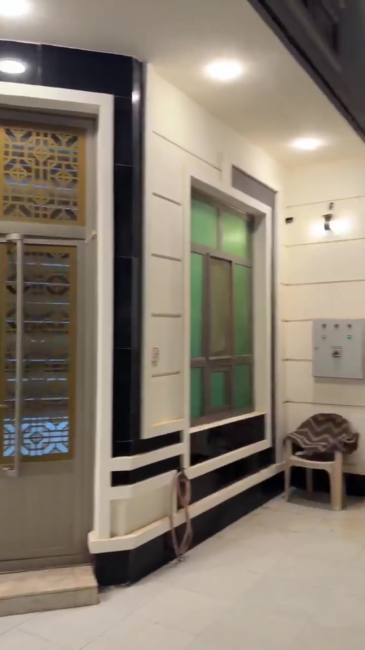 🏡 السلام عليكم 
ع شارع 40

يوجد لدينا البيت طابقين لبيع 
قريب على دكتور محمد بحريه

📐 المساحة الكلية: ١٥٠متر 
🧾 جنس العقار: طابو صرف  
🧱 نوع البناء: طابوك 

سنه ٢٠٢٤

غرف نوم عدد ٤ 

صالة

مطبخ 

مجموعة صحيات داخلية وخارجية

⚡ تتوفر كافة الخدمات الأساسية، والمنطقة سكنية وحيوية.

💰

---------------------------------------------------

للمزيد من التفاصيل يمكنكم زيارة مكتبناا مكتب العين العقار ع شارع 40 مدخل الصوفيه الثانية 
او الاتصال على الارقام التاليه 

***********
***********
***********
