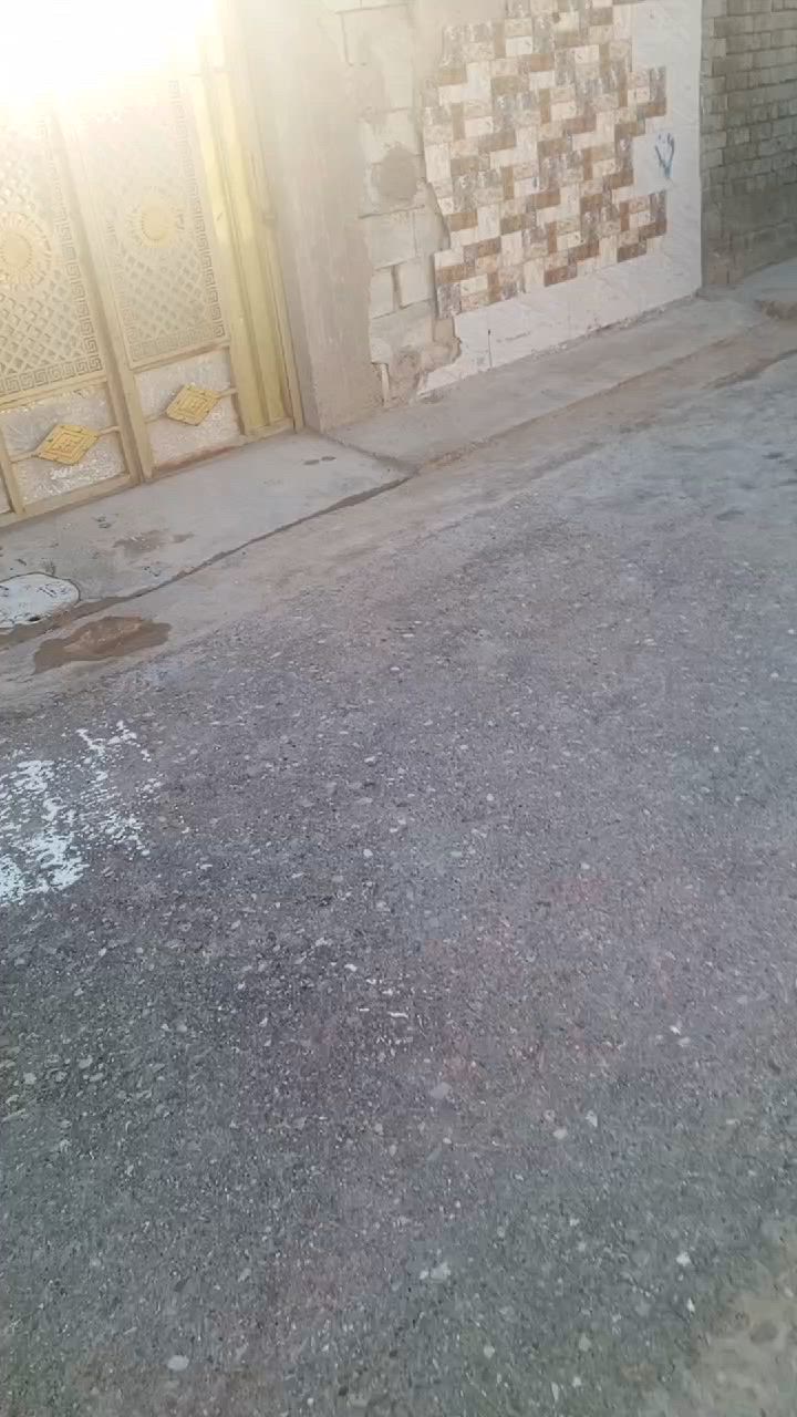 السلام عليكم بيت للبيع حي النصر حي دجله خلف المعارض متوفر جميع الخدمات 100متر 
زراعي سعره 26 
***********