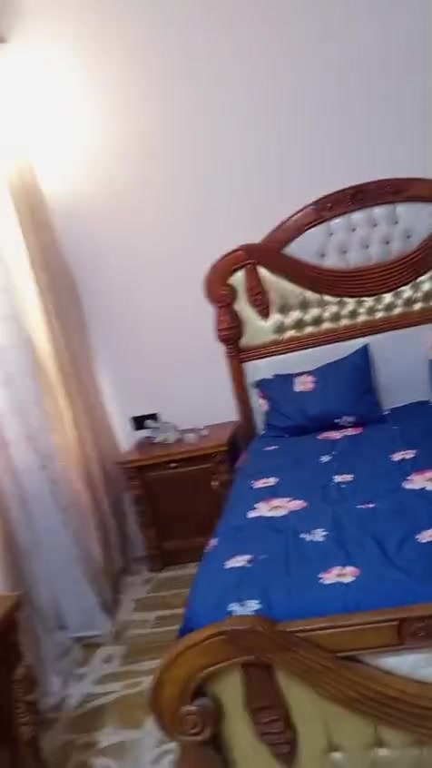 غرفه للبيع مستعمل صاج وجه وكفه أصلي  مسويتهاا مليونين ونص  ما بيهاا اي كسر بس زاويه مالتها المرايه مفطوره
للحجز والاستفسار واتساب ***********
