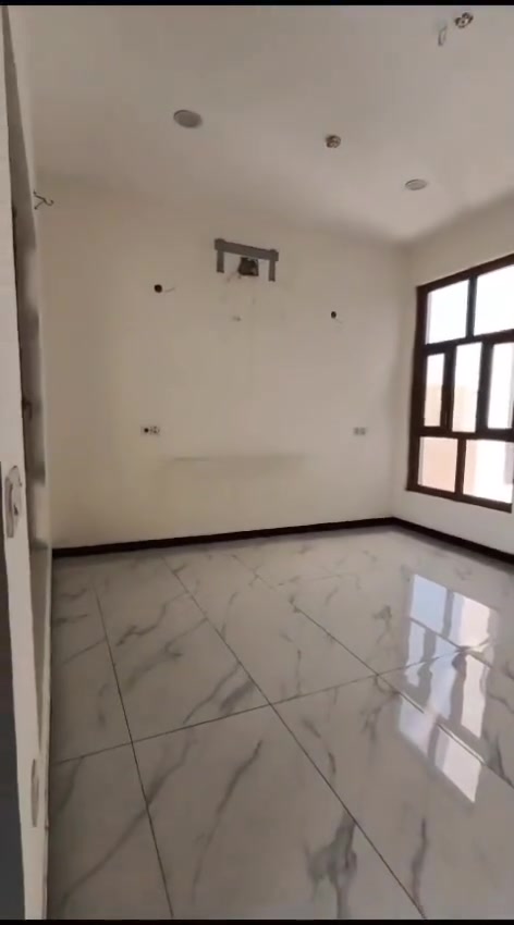 شقه في المنصور حي المهندسين نظيفه جداً
غرفتين مطبخ وصاله وصحيات 
الايجار طابق الاول 900الف
الطابق الثاني 850الف
للتواصل ***********

