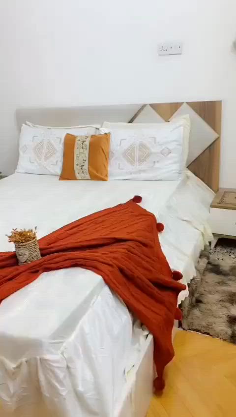 غرفه نوم ٥قطع نظيفه كلش
السعر ٣٠٠الف 
مكان القاهره 
***********
