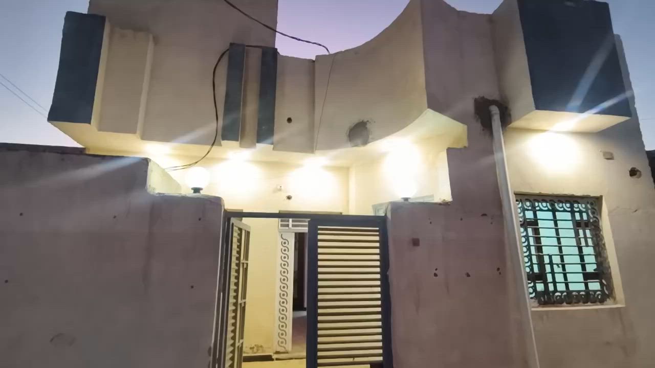 السلام عليكم بيت ايجار مساج 100 بي غرفه وصاله ومطبخ وديوانيه     وصحيات داخليه وخارجيه يجاره 250 
باقي التفاصيل
***********

