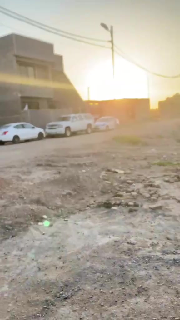 سلام عليكم قطعه 100 متر بشارع 100 خلف عقارت سلام 👍👍 الرقم ***********
