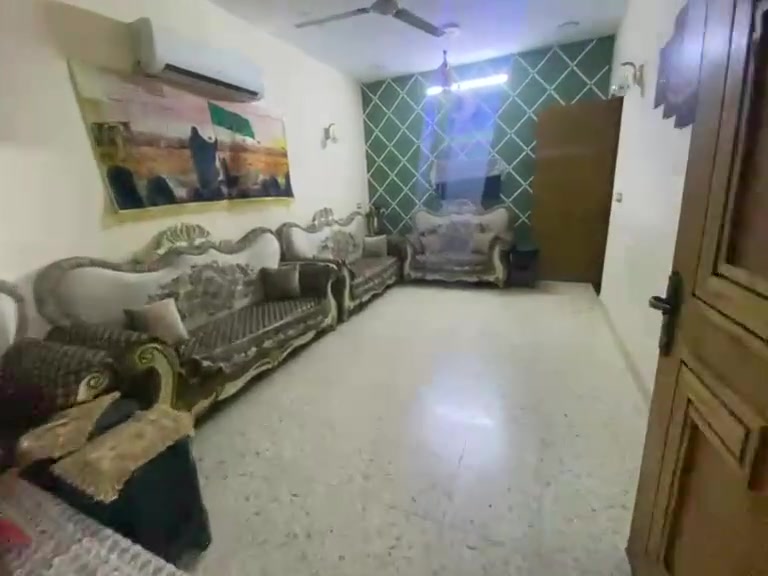 السلام عليكم دار للبيع المساحه 100. والجهه 7 وربع والنزال 14  طابق ونص بمنطقه البستان  بل بدايه.  ***********
