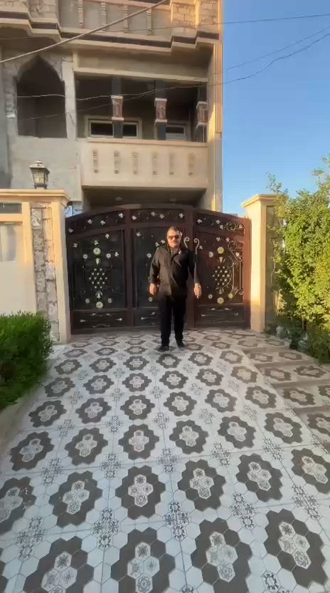 🏡 بيت للبيع – موقع مميز جداً في منطقة التوحيد 🏡
📍 خلف مجمع طيبة 2
🌳 واجهة على حديقة وموقع هادئ ومميز

📐 المساحة: 200 م² (10 × 20)

🔹 يتكون من:
5.  غرف نوم
✅ صالة كبيرة فوق وتحت
✅ استقبال واسع
✅ مطبخ حار + مطبخ بارد
✅ كراج كبير
✅ حديقتان
✅ كافة الخدمات متوفرة

💰 السعر: 160 مليون دينار
📌 ويوجد مجال للتفاوض للجادين

📞 للاستفسار والمعاينة:
عبدالله الحاتم
***********

🔑 فرصة ممتازة للسكن العائلي في موقع مميز وقريب من جميع الخدمات.
