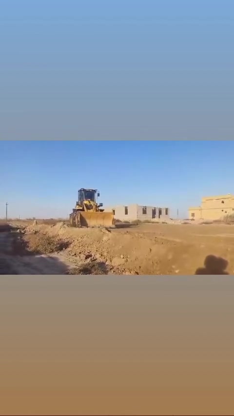 بسم الله الرحمن الرحيم

من أبناء ذي قار، نتشرف بخدمة الإمام الحسين (عليه السلام) وأخيه أبي الفضل العباس (عليه السلام).

نعلن عن استعدادنا لتعديل وتسوية أرضيات المواكب الحسينية مجانًا، ضمن المنطقة الممتدة من علوة الخضارة إلى جسر الفرات، ابتغاءً لوجه الله تعالى وخدمةً لسيد الشهداء.

خدمة الإمام الحسين (عليه السلام) شرفٌ لنا.

أخوكم:
أحمد غني الحسيناوي ***********
📞 0
