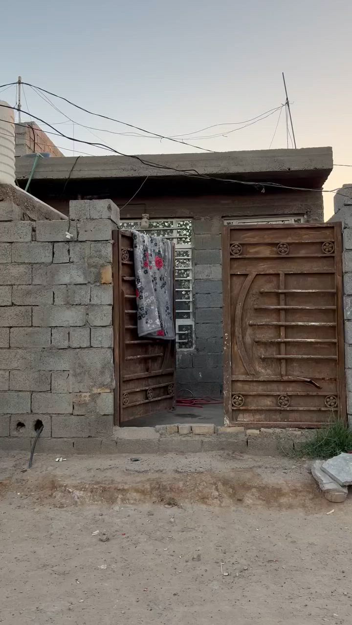 🏠 دَار لِـلـبَـيـع فِـي حَـي الانـتِـصَـار
السعر جداً مناسب هذا البيت يخلصك من الايجار على كد فلوسك 

• الـمـوقـع:، منطقة الانتصار _مقابل مستشفى حماد شهاب .
.
• الـمـسـاحـة: 100 مـتـر | واجـهـة 5 مـتـر-نزال 20متر .

🏗️ الـتـفـاصـيـل:
• طـابـق واحـد.
١ غـرفـة نـوم - اسـتـقـبـال - هـول - - مـنـور - مـلـحـقـات كـامـلـة.

• للاستفسـار عـن السعـر: الاتصال على الارقام التالية 
مصطفى قيس السراي *********** 
مصطفى خضير السراي ***********.
• لـتـسـويـق عـقـاراتـكـم بـأحـدث الأسـالـيـب: تـواصـلـوا مـعـي.

🖋️مصطفى السراي 
الـمـروجـ  الـعـقـاريـ

ثقتكـم هـي دافعـي للأفضـل.. تابعـونـي لتبقـوا علـى اطـلاع بكـل مـا أختـاره لـكـم مـن عـروض عـقـاريـة 🗝️✨
— ‏￼‏يشعر بـ‏الحيوية‏
