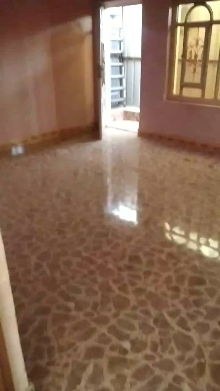 مشتمل طابق ثاني جديد وكامل من كلشي للايجار غرفه وكليدور ومطبخ وصحيات مكان حله بداية شارع ٨٠مال كربلاء قريب على شارع رئيسي *********** واتساب لوماسنجر تفاصيل اكثر
