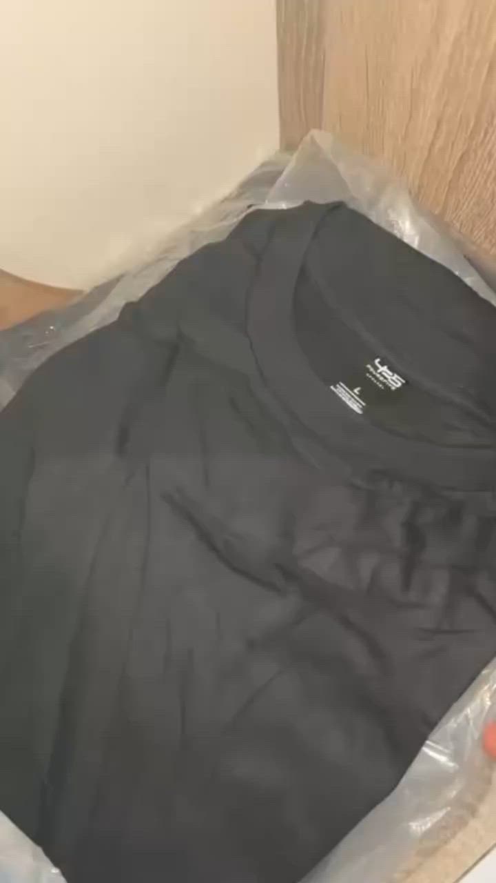 🚨 فرصة مميزة لأصحاب المحلات والمشاريع 🚨

​👕 الخيارات المتوفرة:

1️⃣ تيشيرت ماركة "425 FOUR2FIVE"

2️⃣ تيشيرت ماركة "13 Fifty Apparel"

​💰 السعر:

الدرزن بـ 30 ألف دينار فقط

​✅ نضمن لكم حقكم: بإمكانكم فحص الطلبية بالكامل عند الاستلام بحضور المندوب لضمان جودة ونظافة البضاعة قبل الاستلام

​📦 ملاحظة: الكميات محدودة سارعوا بالحجز قبل نفاذ 

📍 للتواصل والاستفسار يرجى مراسلتنا على الخاص أو التعليق بكلمة "تم" وسيتم الرد عليكم فوراً

​#تيشيرت_جملة #تجهيز_محلات #تجارة_ملابس #ملابس_رجالية #425FOUR2FIVE #13FiftyApparel #جملة #طباعة_تيشيرتات


**إذا كنت صاحب هذا الإعلان وتريد حذفه لأي سبب، رجاءا أرسل رسالة إلى الدعم الفني**