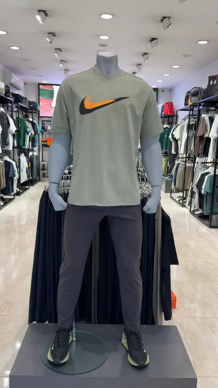 ⁨	⁨	تألق هذا الصيف مع “ Sport” ☀️⚽️
تصاميم رياضية خفيفة، مريحة، وعصرية تمنحك حرية الحركة في كل تمرين.
🚚 التوصيل متاح لكل محافظات العراق.
📍 الموقع: بغداد - زيونة - تقاطع مول دريم ستي - مقابل مطعم حارتنا.
لطلب تشكيلتك الصيفية الآن:
📞 ***********
📞 ***********⁩⁩
