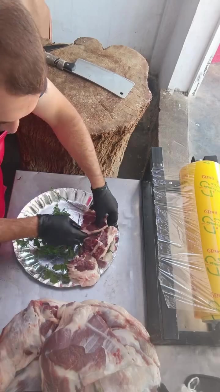 بسم الله الرحمن الرحيم 
(قصابه مجيد المحمدي) 
(لحم طلي)(جدي) _(لحم عجل) _(لحم مفروم) 
العنوان...(القائم /جسر وادي فهيده)
الهاتف (***********📞)توصيل مجاني داخل حصيبه 
جزارين العالم المحترفين
