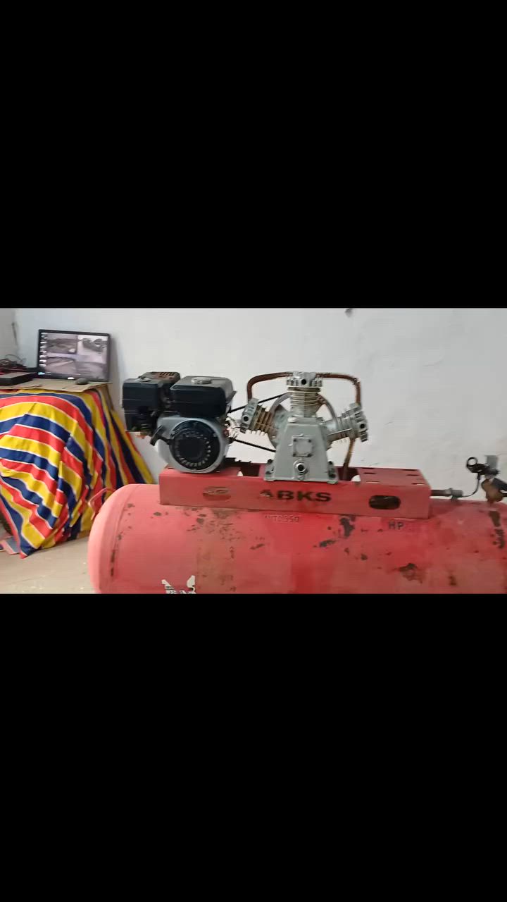 كمبريسر حجم 350
شغال شرط الشغل بيه ماطور كهرباء عاطل 
ماطور بانزين شغال العنوان العنوان ذي قار الشطره 
***********
