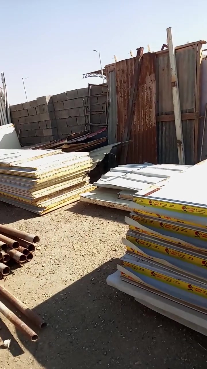 اسلام عليكم أخوان توفر سندويچ سقف طول 3 . وجداري طول 3.80 سعر المتر 9 المكان هيت المشتل الثاني مقابل بوابة هيت لتواصل على رقم@ ***********@
