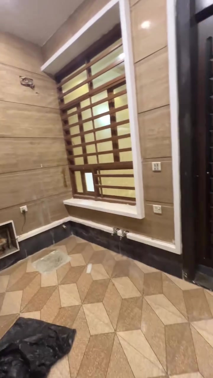 دار للايجار  الدوره حي المعلمين 
مساحه 74متر 
3غرف نوم صحيات 2صاله مطبخ 
جاهز للسكن
‭***********‬
