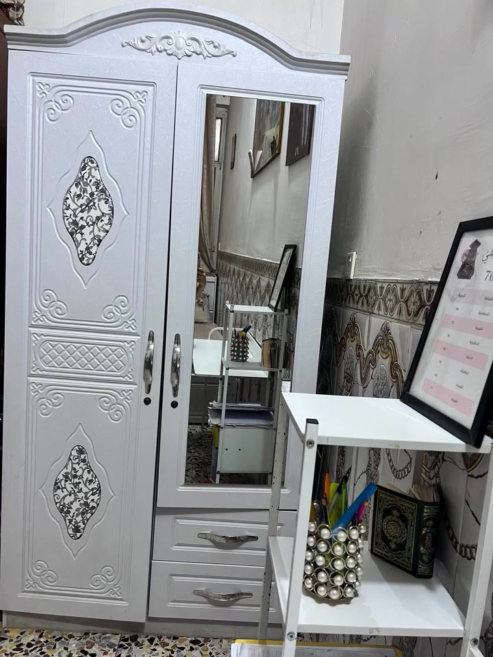 اسلام عليكم بيع كنتور بابين باب رف او بدون رف او جرارتين سعره 50الف قفل رقم لل اتصال به ***********
