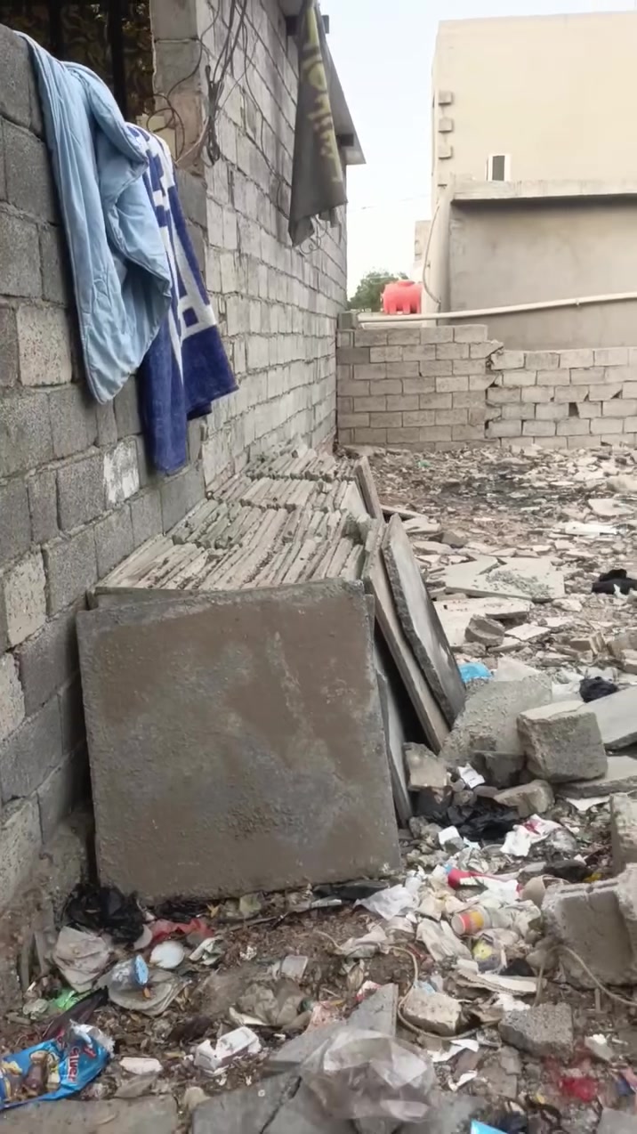 قطع ارض للبيع 200مترفي حي الرباب شارع البحرية غريب على شارع رئيسي سعر 25اوبيه مجال ***********كامل الخدمات
