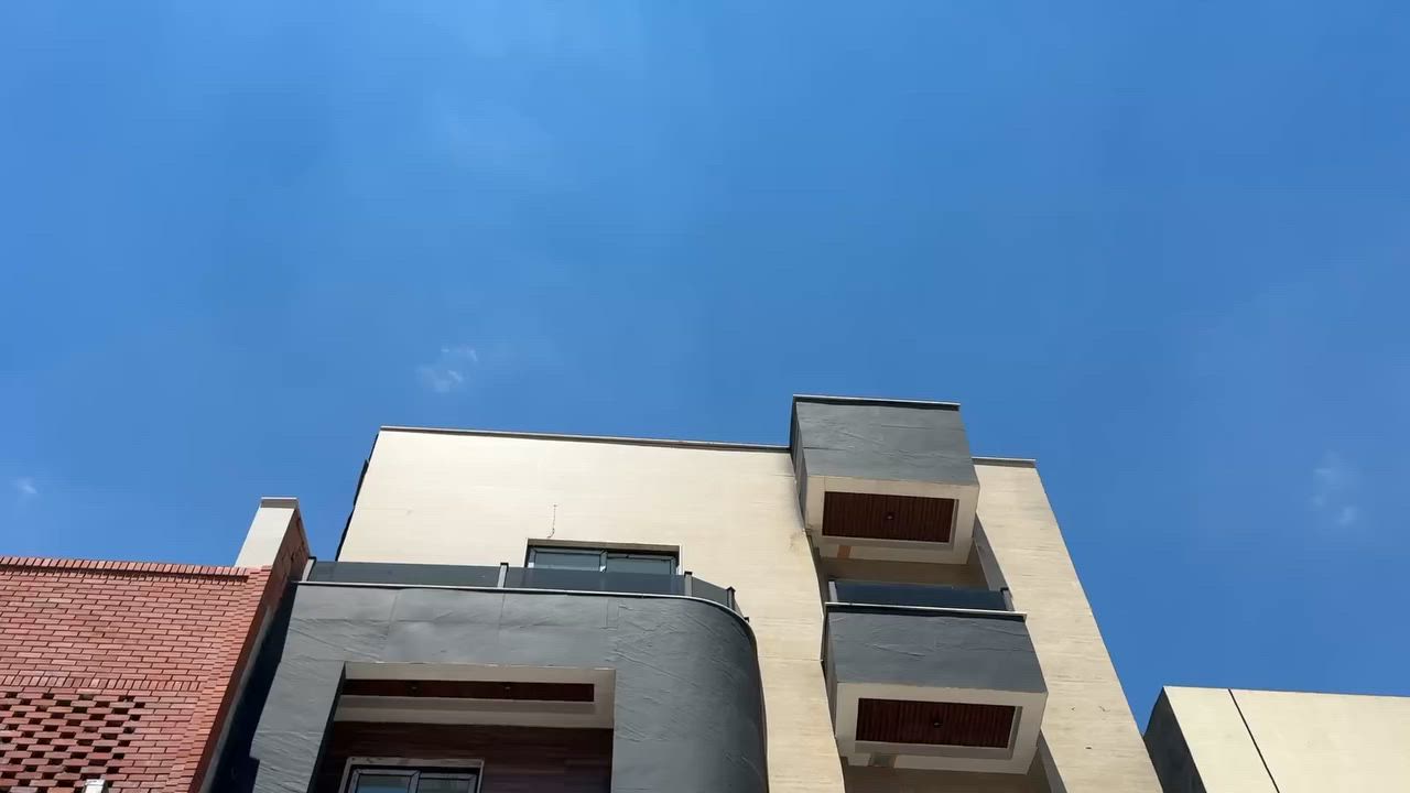 🏡 شقق سكنية للإيجار – بغداد / الجادرية
تتوفر شقق سكنية حديثة صفر بموقع مميز في الجادرية – مربع الرئاسي قرب جسر الطابقين.

🔹 مواصفات الشقة:
• غرفتين نوم
• صالة معيشة
• مطبخ أمريكي
• حمام واحد

🔹 التجهيزات والخدمات:
• كاونتر مطبخ متكامل مع:

* ثلاجة
* مايكروويف
* فرن
* طباخ
* مرشحة مياه
* مكيفات إنفيرتر في جميع الغرف
* نظام دخول ذكي (Smart Home System)
* كراج مغلق للسيارات
* مصعد كهربائي
* درج للطوارئ والخدمة

📍 الموقع:
بغداد – الجادرية – مربع الرئاسي – قرب جسر الطابقين

📞 للاستفسار والحجز:
***********
***********
