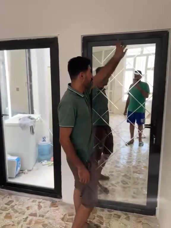 بعونه تعالى. تم اكمال باب صحيات. وباب منور. وشباك سلايت.            نعمل   جميع انواع الالمنيوم وال Bvc    تفصال.   وضمان حقيقي  العنوان مجمع حطين السكني. 
 علي الذهبي ***********
