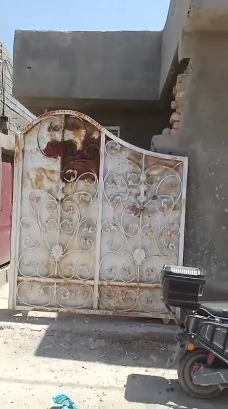 السلام عليكم
بيت مساحة ٣٠٠ متر كما موضح لكم في الفديوا بيع او مراوس حسب الاتفاق شارع البلوك مراجعة شركة الجبل للمقاولات العامة بيع وشراء القطع الاراضي والبيوت في بغداد  للاستفسار ***********
