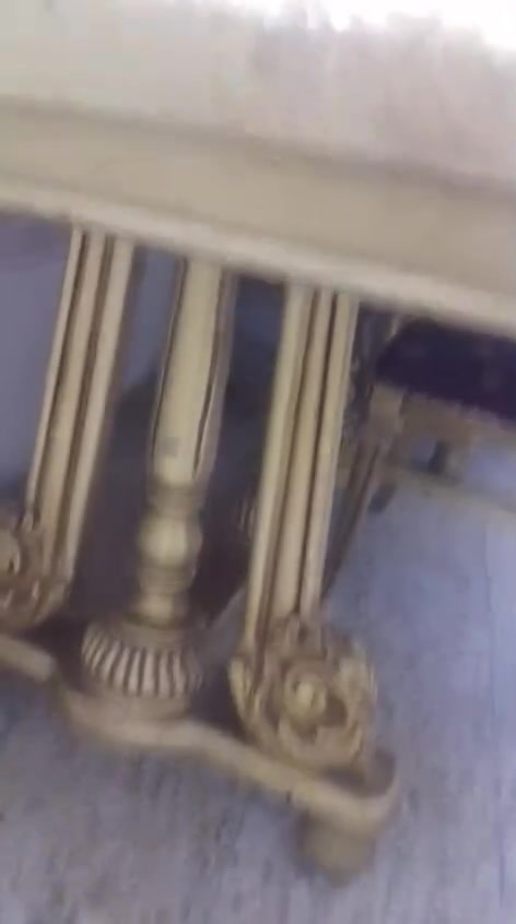 سلام عليكم ميز مصري زان طعام قوي ولون ذهبي ما ناقصه اي شي بس كرسي واحد مكسور بي ميز بعده جديد المكان بغداد مدينه الصدر رقم *********** فيقظة واتساب سعر 80 وبي مجال قليل

