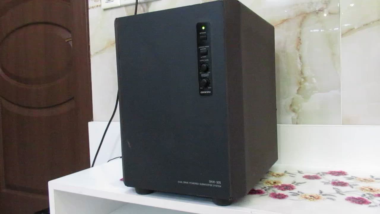 مضخم صوت صب وفر احترافي  انكو  SKW305 باله ياباني . يحتوي على مكبري صوت (2Woofers) مقاس 16 سم داخل نفس الصندوق،  كهرباء 110 فولت
  (Dual Drive System)
* *الوزن:* 11.5 كجم (وزن ثقيل  ومغناطيس ضخم).
 * *الأبعاد:* العرض 285 ملم × الارتفاع 381 ملم × العمق 347 ملم.
 * *استهلاك الطاقة:* 65 واط.
السعر 60 الف 
يوجد توصيل


**إذا كنت صاحب هذا الإعلان وتريد حذفه لأي سبب، رجاءا أرسل رسالة إلى الدعم الفني**