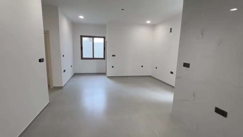 بيت للاجار التجاري
الطابق الارضي 300 متر
يحتوي على 3 غرف نوم و مطبخ حار و مطبخ بارد و صاله استقبال مع حمام

الاطابق الاول يحتوي على شقتين مساحه الشقه الواحده 120 متر تحتوي على غرفتين سويت و حمامين و صاله كبيره
العنوان : المنصور البيجيه 
للاستفسار التواصل على هذا الرقم
***********
