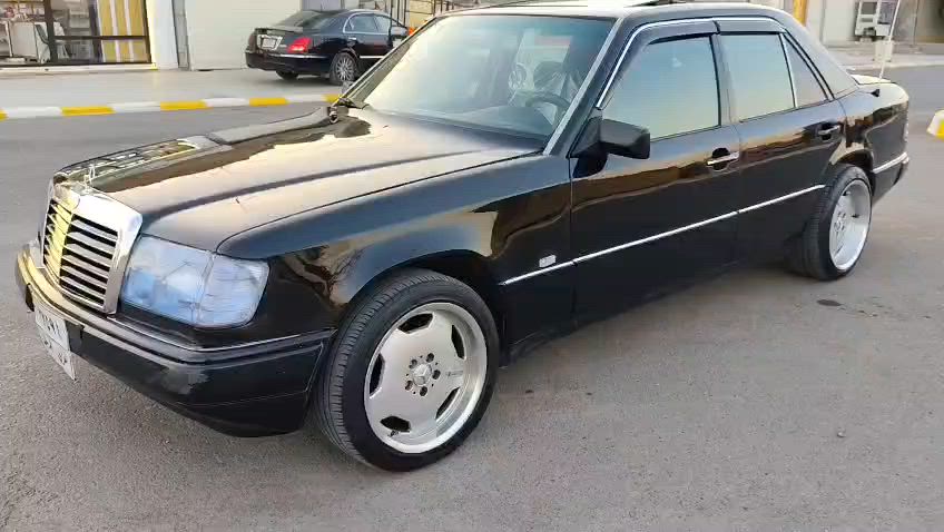 سلام عليكم للبيع مرسيدس دب موديل 90 محرك بطه تخم تاير جديد صدر جديد محرك گير بشرط سيارة بدون نواقص قواعد دبل بلاديات سيارة مصبوغه فقط جماليه كهربائيات كله يشتغل سعر 56  .عنوان كلار   لتواصل ***********
