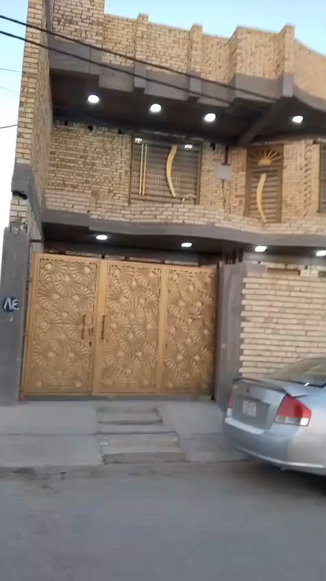 دار للبيع طابقين بناء حديث مساحة 200 متر العنوان طريق كربلاء طويريج قرب معهد الفني طابو زراعي سند 25       كافة الخدمات ماء كهرباء مجاري تبليط مدارس                 ***********
