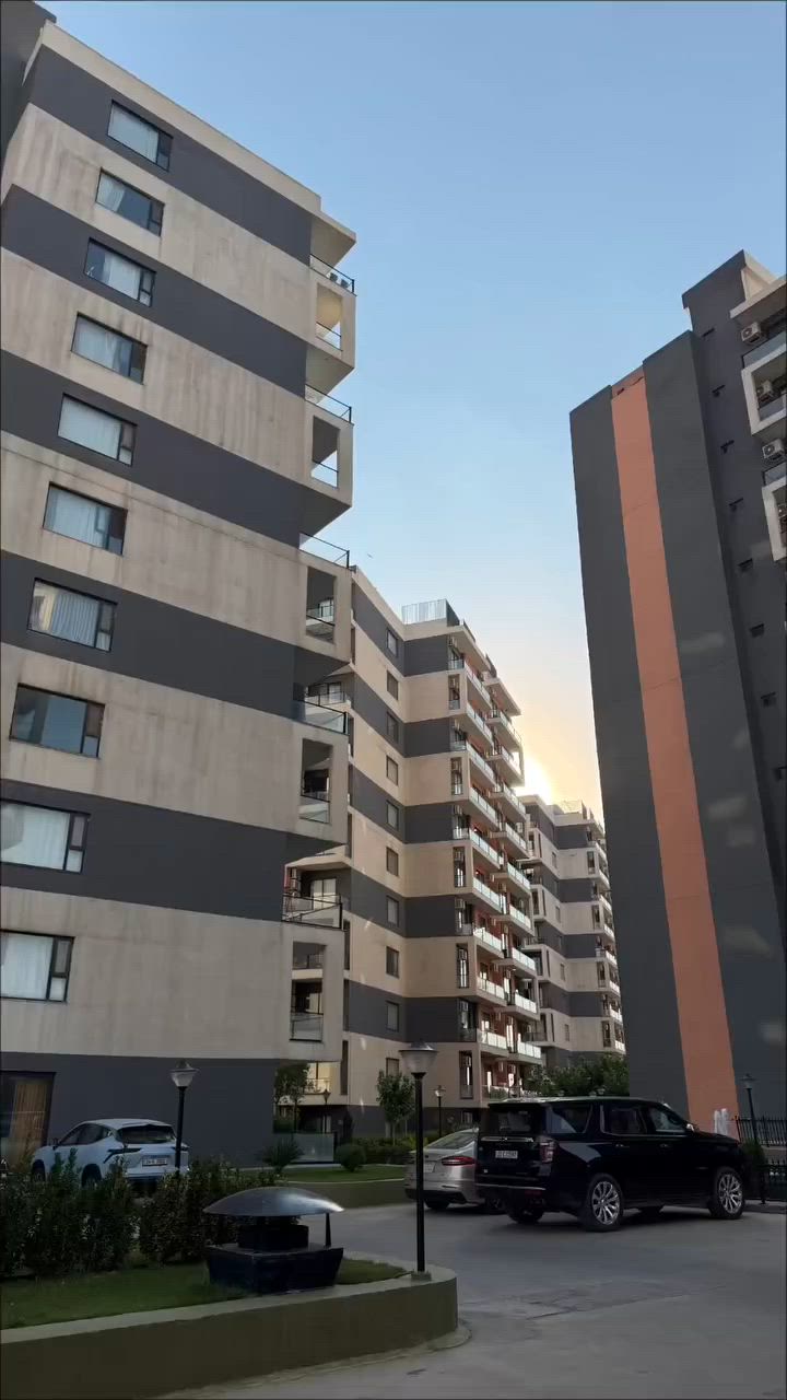 🏢 شقة للبيع في PESHANG TOWER 🏢
✨ فرصة مميزة للسكن والاستثمار داخل أحد أفضل المجمعات السكنية الحديثة.
📐 المساحة: 130 متر مربع
💰 السعر: 4 شدات مقدمة
تتكون الشقة من: 🛋️ صالة واسعة وأنيقة
🍽️ مطبخ عملي ومجهز
🛏️ غرفتي نوم مريحتين
🌅 بلكونة بإطلالة رائعة
✅ بناء عالي الجودة وفق أحدث المواصفات
✅ توفر كافة الخدمات داخل المجمع
✅ نظام متكامل للسلامة من الحريق
✅ سلم طوارئ حديث وآمن
✅ بيئة سكنية راقية وموقع مميز
📞 لا تفوت هذه الفرصة المميزة، تواصل الآن
***********
***********
***********
 #عقارات #شقة_للبيع #اربيل #بيشنك 
 #هولير #عقاراتاربیل #عقاراتالعراق #استثمارعقاري #موقع_مميز #شركة_زيرو_للعقارات #عقاراتللبيع
